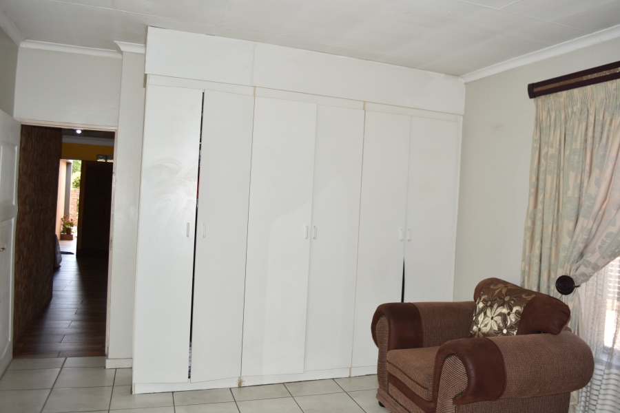 4 Bedroom Property for Sale in Kirkney Gauteng