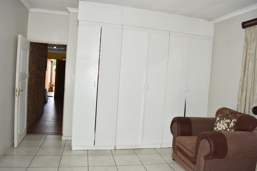 4 Bedroom Property for Sale in Kirkney Gauteng