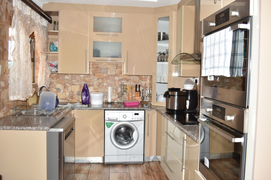 4 Bedroom Property for Sale in Kirkney Gauteng