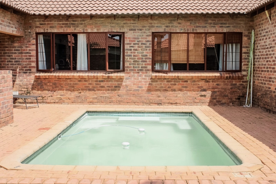 4 Bedroom Property for Sale in The Meadows Gauteng