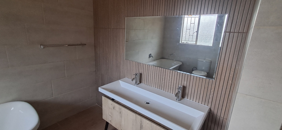 To Let 3 Bedroom Property for Rent in Lakeside Gauteng