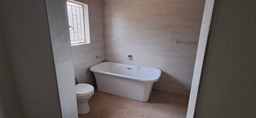 To Let 3 Bedroom Property for Rent in Lakeside Gauteng