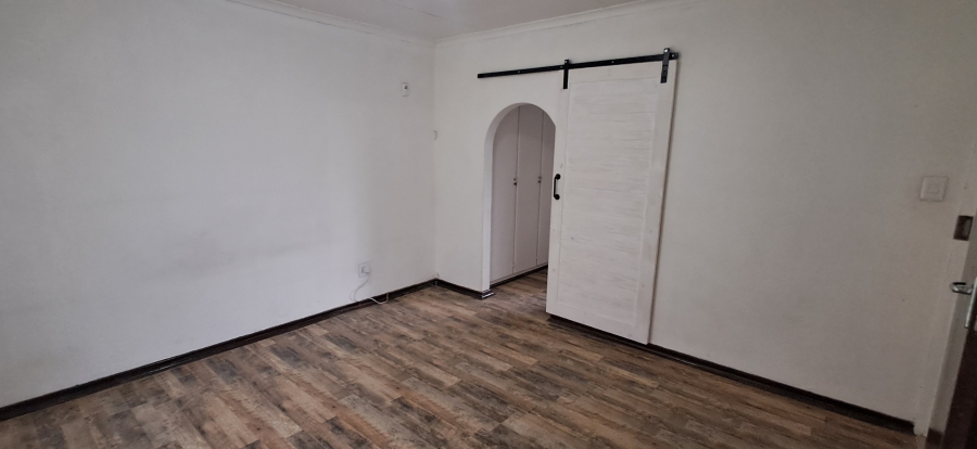 To Let 3 Bedroom Property for Rent in Lakeside Gauteng