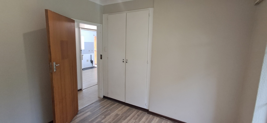 To Let 3 Bedroom Property for Rent in Lakeside Gauteng