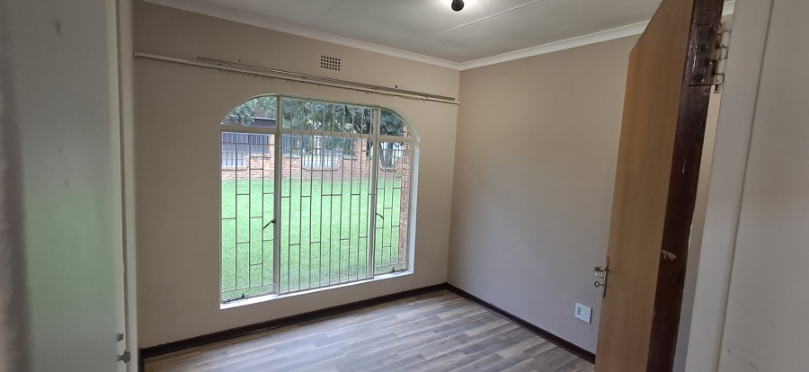 To Let 3 Bedroom Property for Rent in Lakeside Gauteng