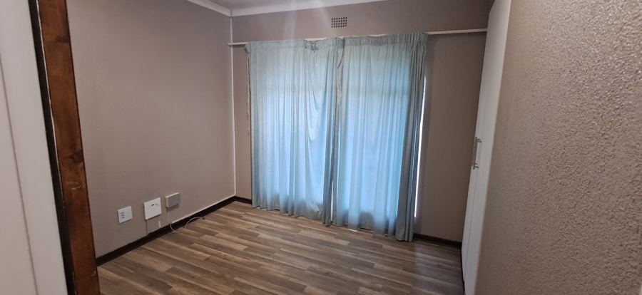 To Let 3 Bedroom Property for Rent in Lakeside Gauteng