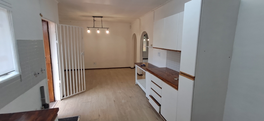 To Let 3 Bedroom Property for Rent in Lakeside Gauteng