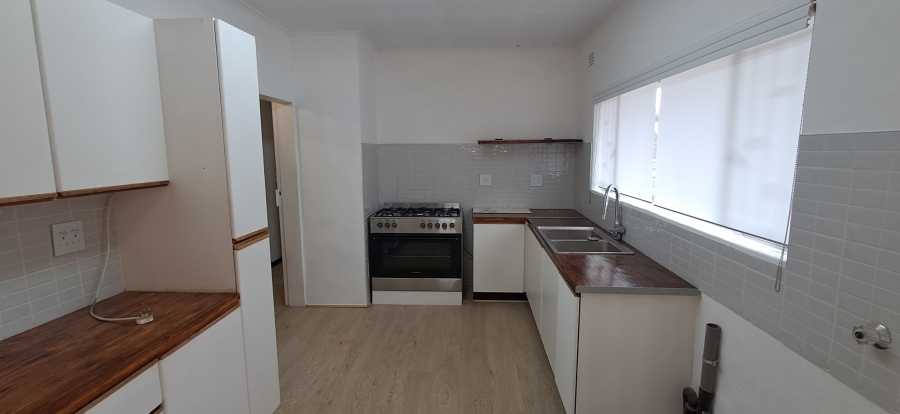 To Let 3 Bedroom Property for Rent in Lakeside Gauteng