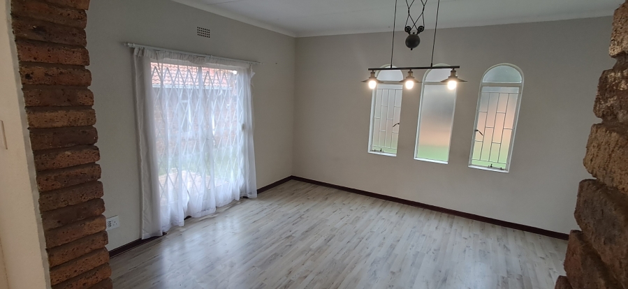 To Let 3 Bedroom Property for Rent in Lakeside Gauteng