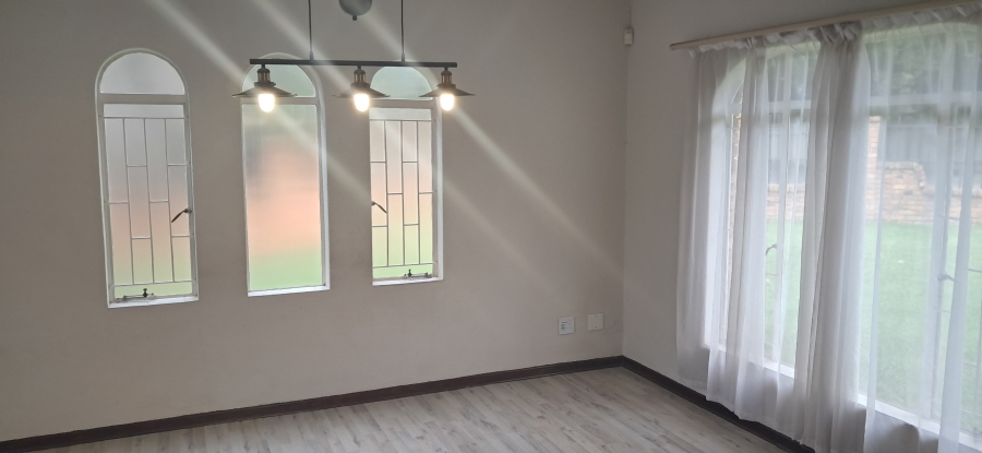 To Let 3 Bedroom Property for Rent in Lakeside Gauteng