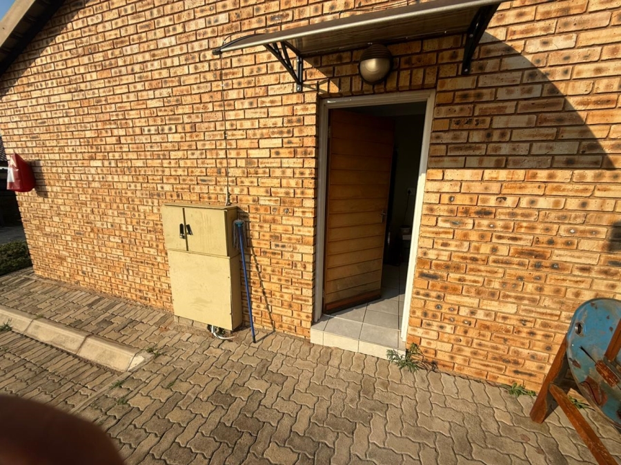 2 Bedroom Property for Sale in Dawn Park Gauteng