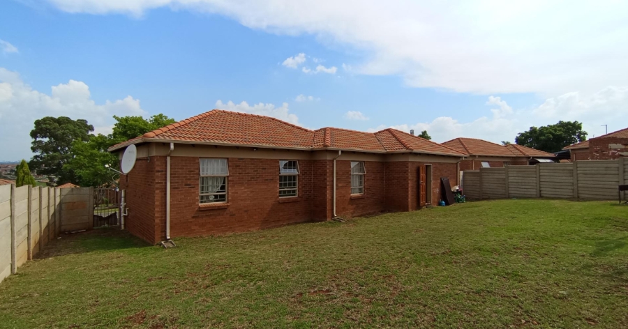 3 Bedroom Property for Sale in Olievenhoutbosch Gauteng