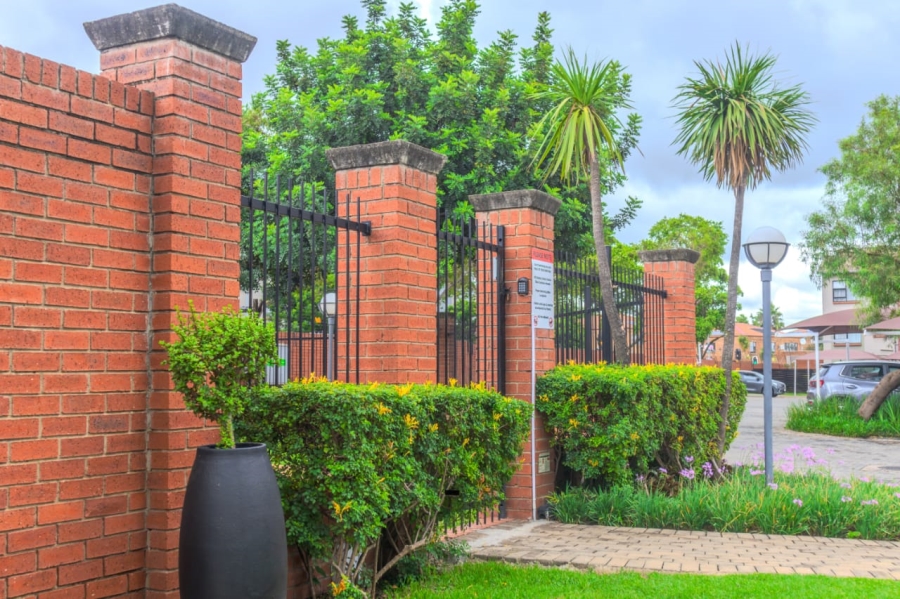 2 Bedroom Property for Sale in North Riding Gauteng