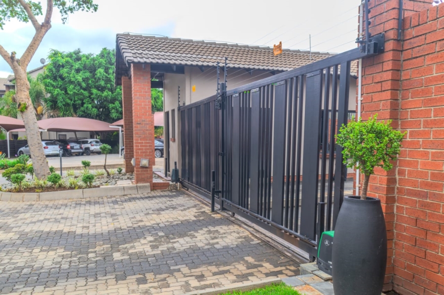 2 Bedroom Property for Sale in North Riding Gauteng