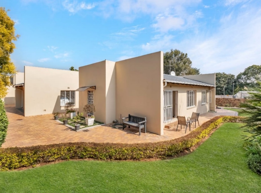 To Let 4 Bedroom Property for Rent in Parkmore Gauteng