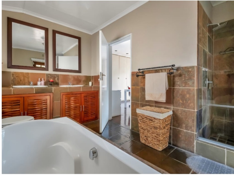 To Let 4 Bedroom Property for Rent in Parkmore Gauteng