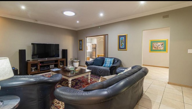 To Let 4 Bedroom Property for Rent in Hurlingham Gauteng