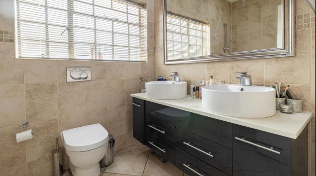 To Let 4 Bedroom Property for Rent in Hurlingham Gauteng