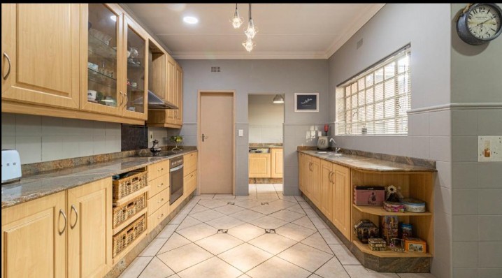 To Let 4 Bedroom Property for Rent in Hurlingham Gauteng