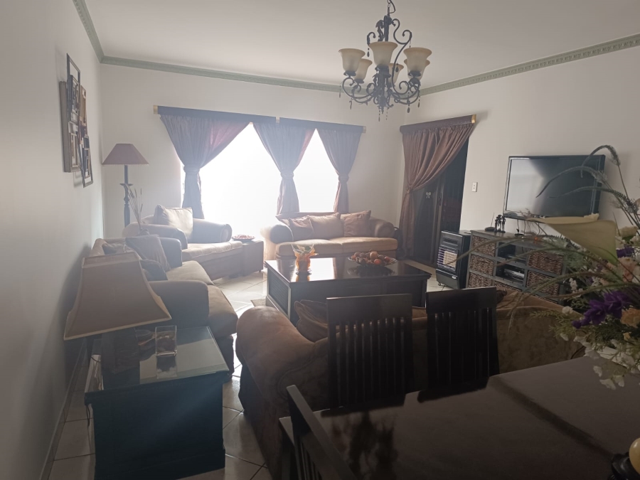 4 Bedroom Property for Sale in Helikonpark Gauteng