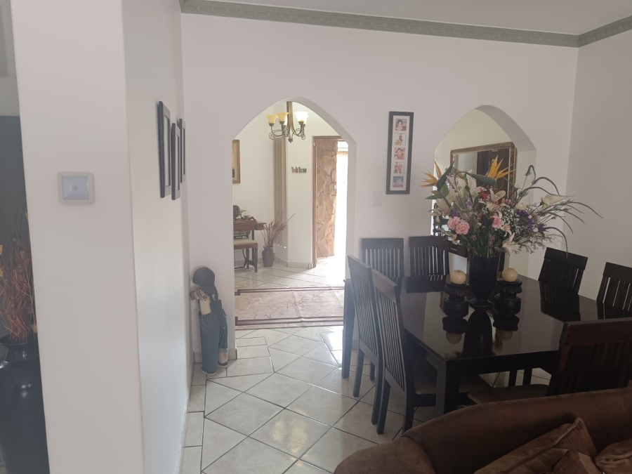 4 Bedroom Property for Sale in Helikonpark Gauteng