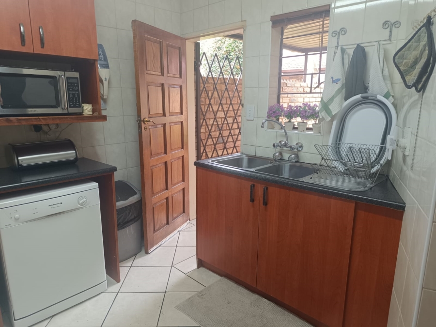 4 Bedroom Property for Sale in Helikonpark Gauteng