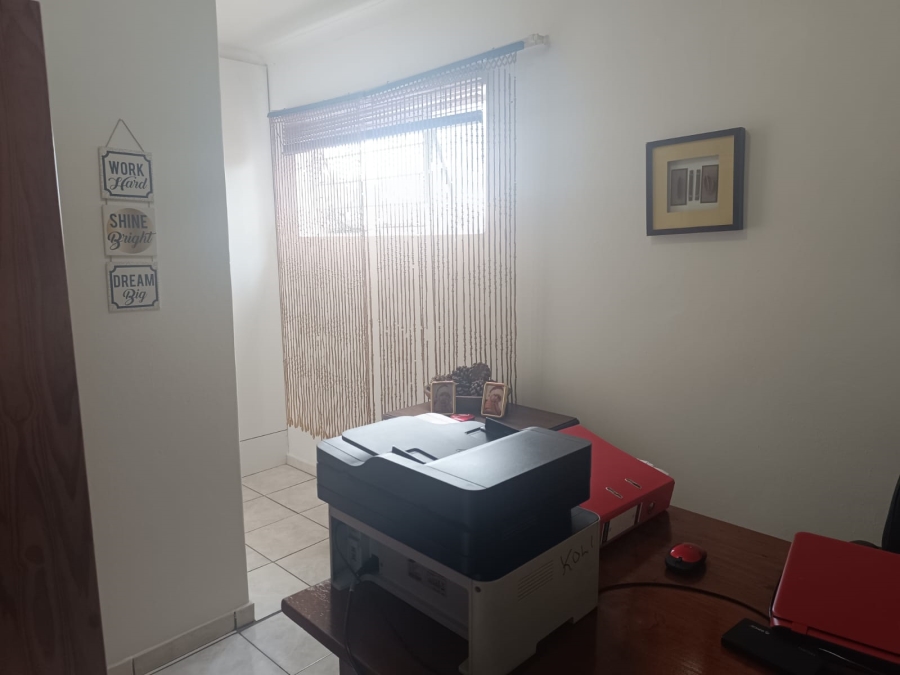 4 Bedroom Property for Sale in Helikonpark Gauteng