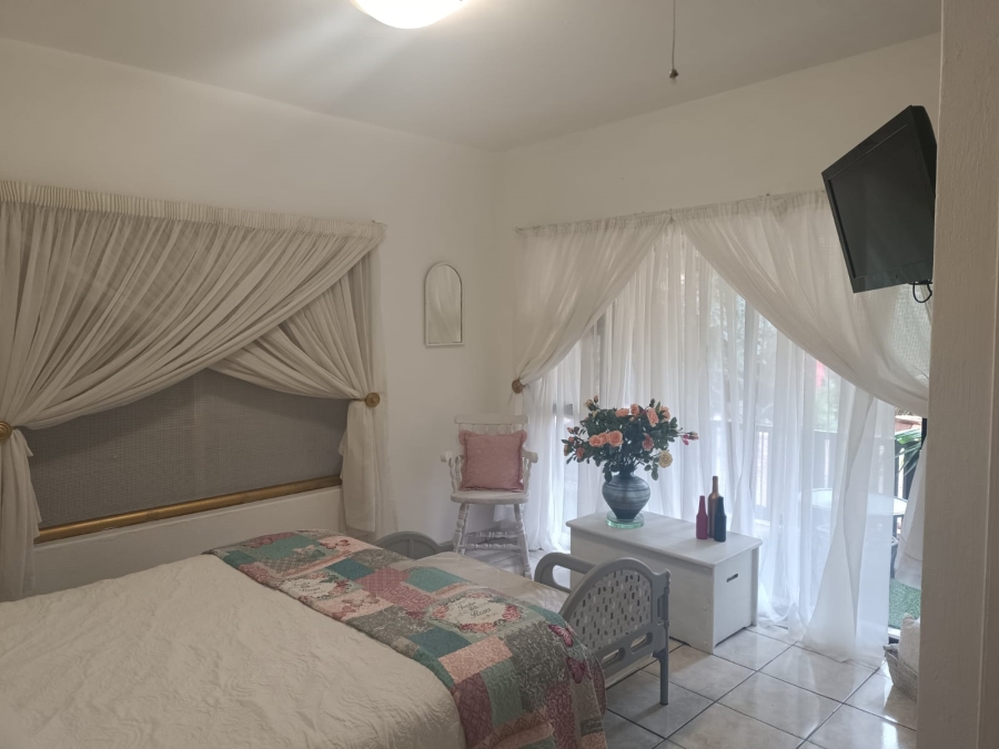 4 Bedroom Property for Sale in Helikonpark Gauteng