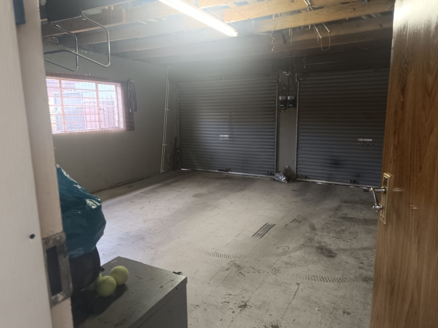 4 Bedroom Property for Sale in Helikonpark Gauteng