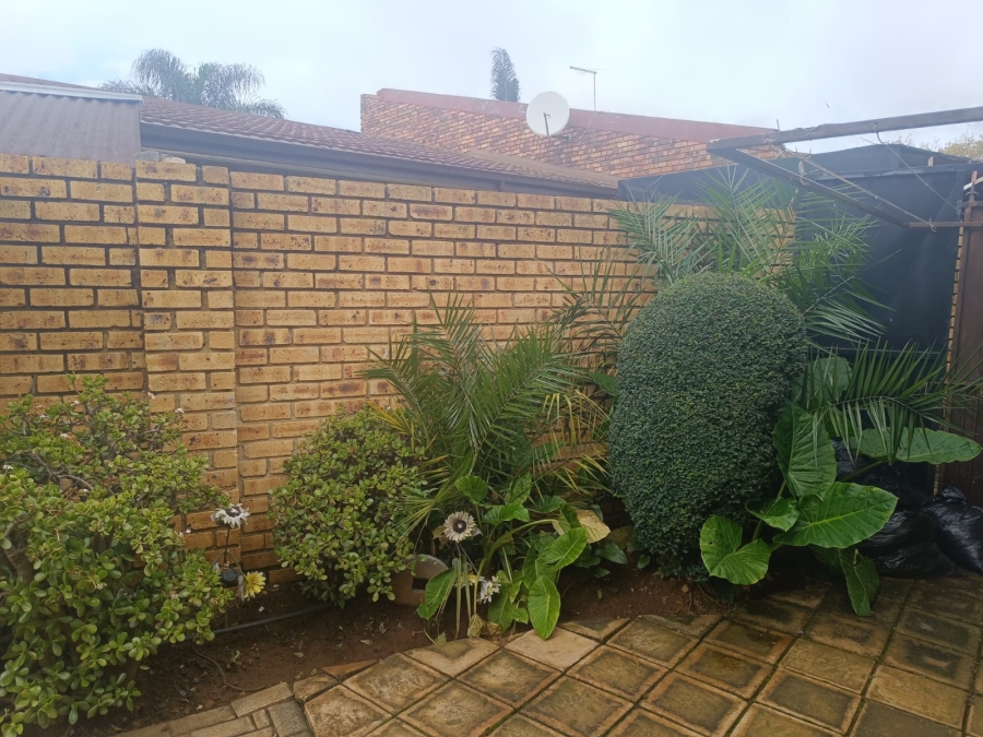 4 Bedroom Property for Sale in Helikonpark Gauteng
