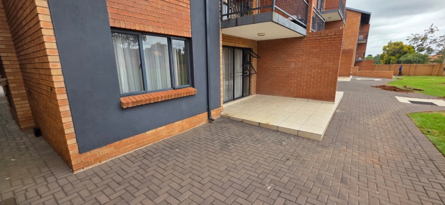 2 Bedroom Property for Sale in Die Hoewes Gauteng