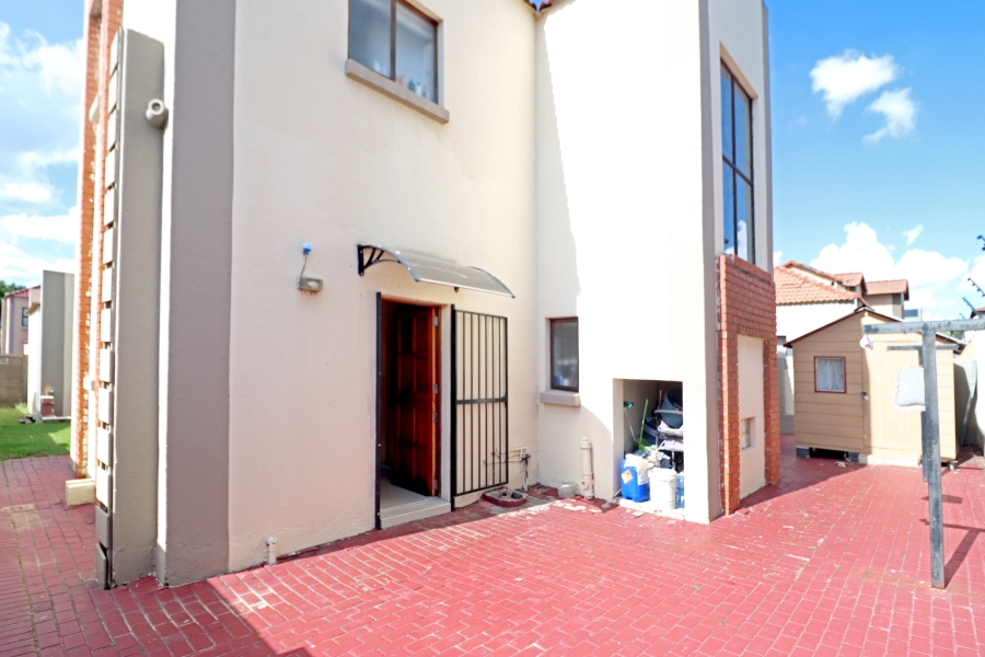 3 Bedroom Property for Sale in Noordwyk Gauteng