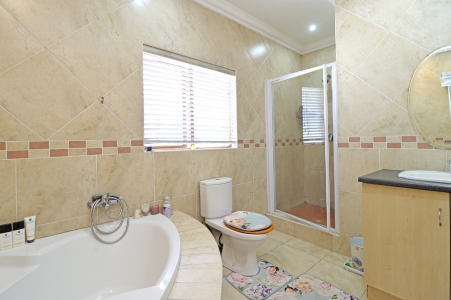 3 Bedroom Property for Sale in Noordwyk Gauteng