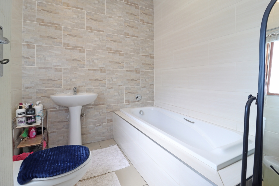 3 Bedroom Property for Sale in Noordwyk Gauteng