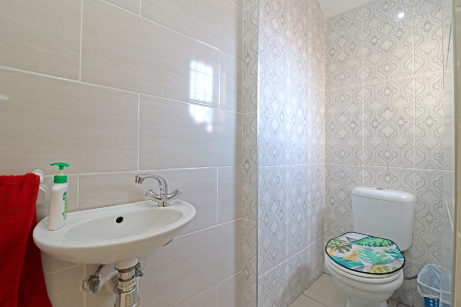 3 Bedroom Property for Sale in Noordwyk Gauteng