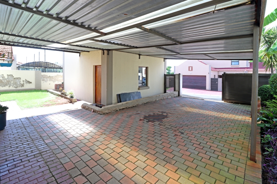 3 Bedroom Property for Sale in Noordwyk Gauteng