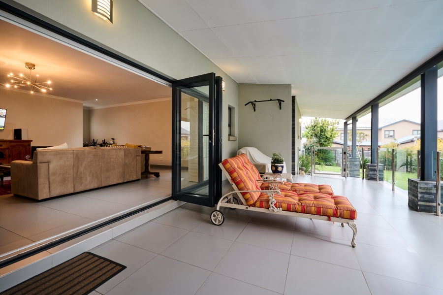 4 Bedroom Property for Sale in Waterfall Country Village Gauteng