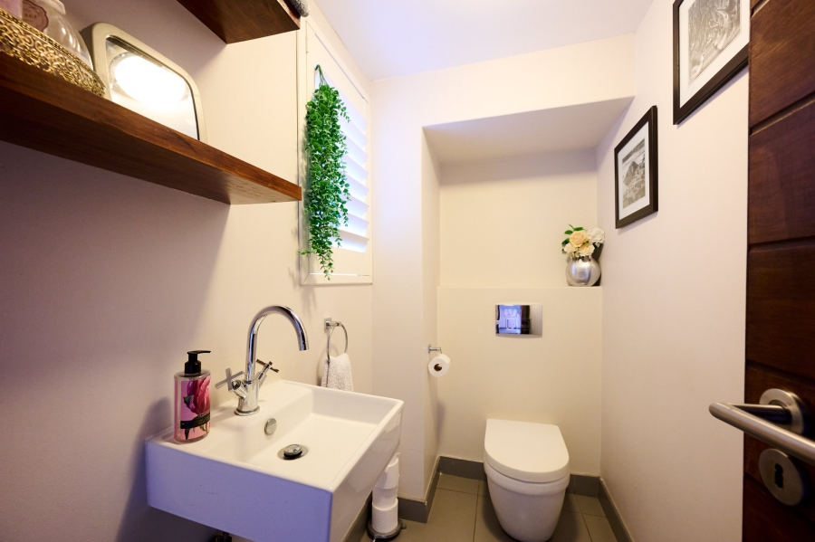 4 Bedroom Property for Sale in Waterfall Country Village Gauteng