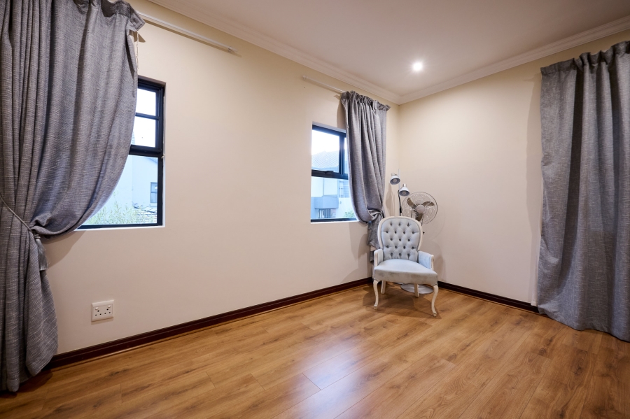 4 Bedroom Property for Sale in Waterfall Country Village Gauteng