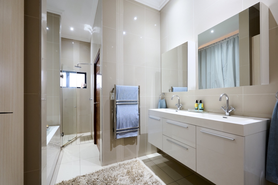 4 Bedroom Property for Sale in Waterfall Country Village Gauteng