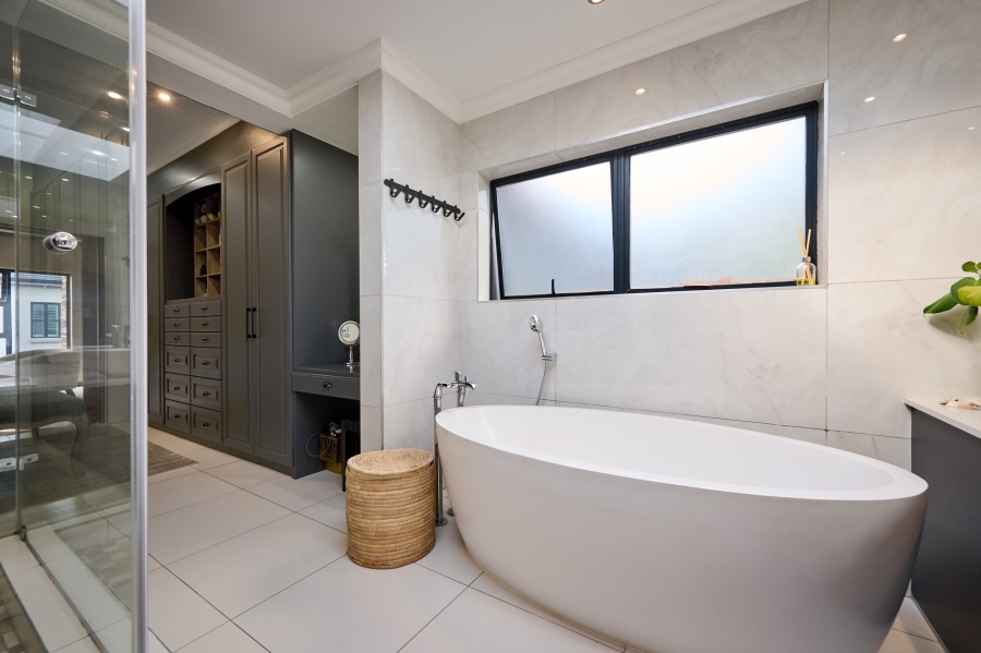 4 Bedroom Property for Sale in Waterfall Country Estate Gauteng