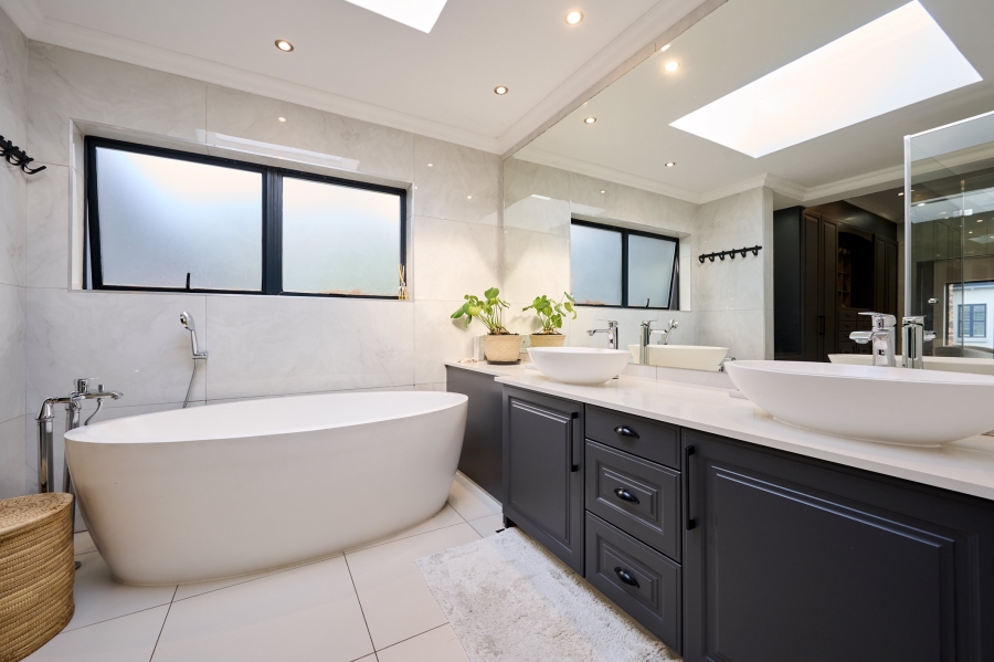 4 Bedroom Property for Sale in Waterfall Country Estate Gauteng