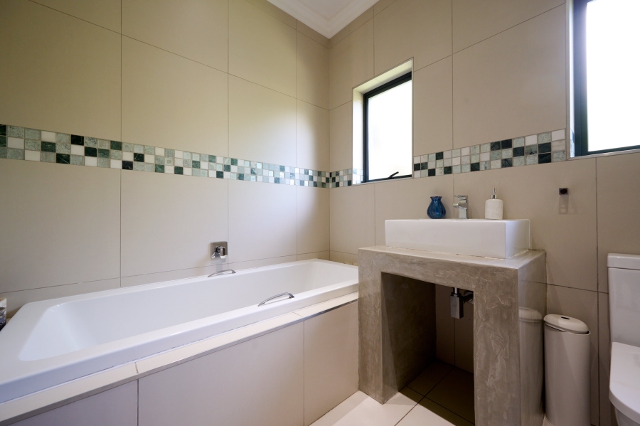 4 Bedroom Property for Sale in Waterfall Country Estate Gauteng