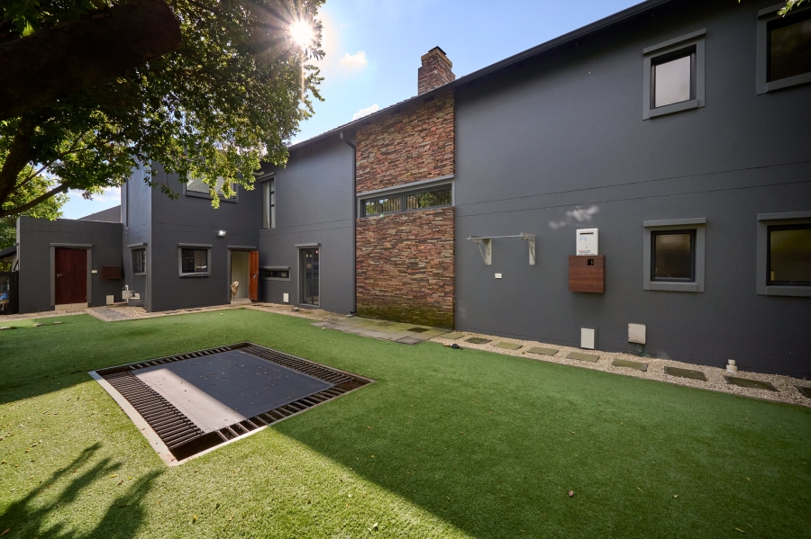 4 Bedroom Property for Sale in Waterfall Country Estate Gauteng