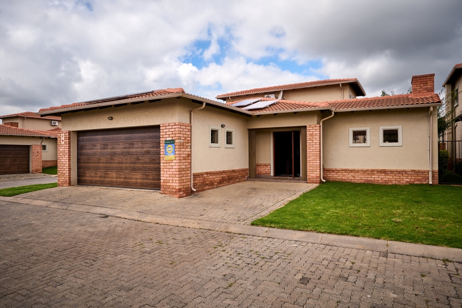 4 Bedroom Property for Sale in Noordwyk Gauteng