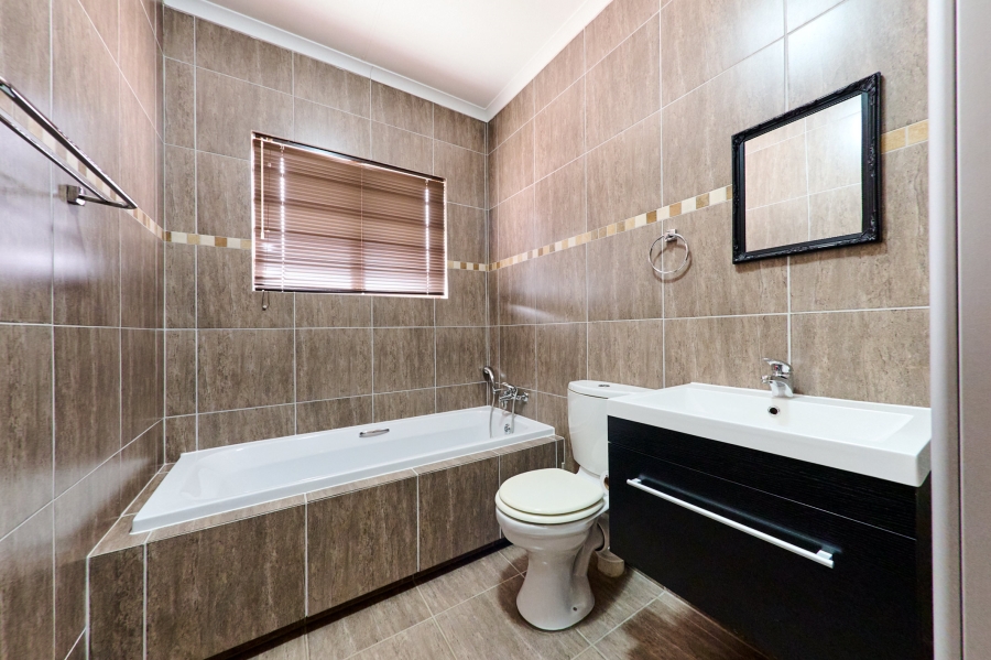 4 Bedroom Property for Sale in Noordwyk Gauteng