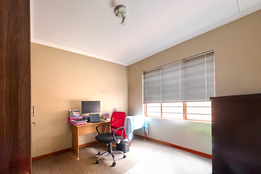 4 Bedroom Property for Sale in Noordwyk Gauteng