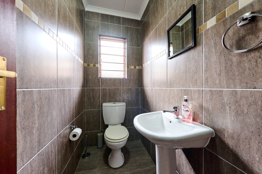 4 Bedroom Property for Sale in Noordwyk Gauteng