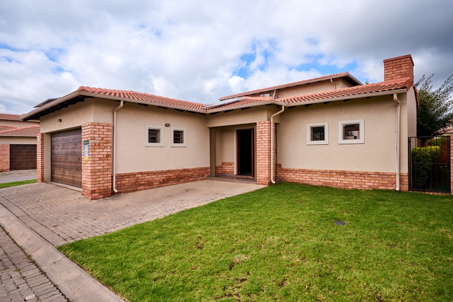 4 Bedroom Property for Sale in Noordwyk Gauteng