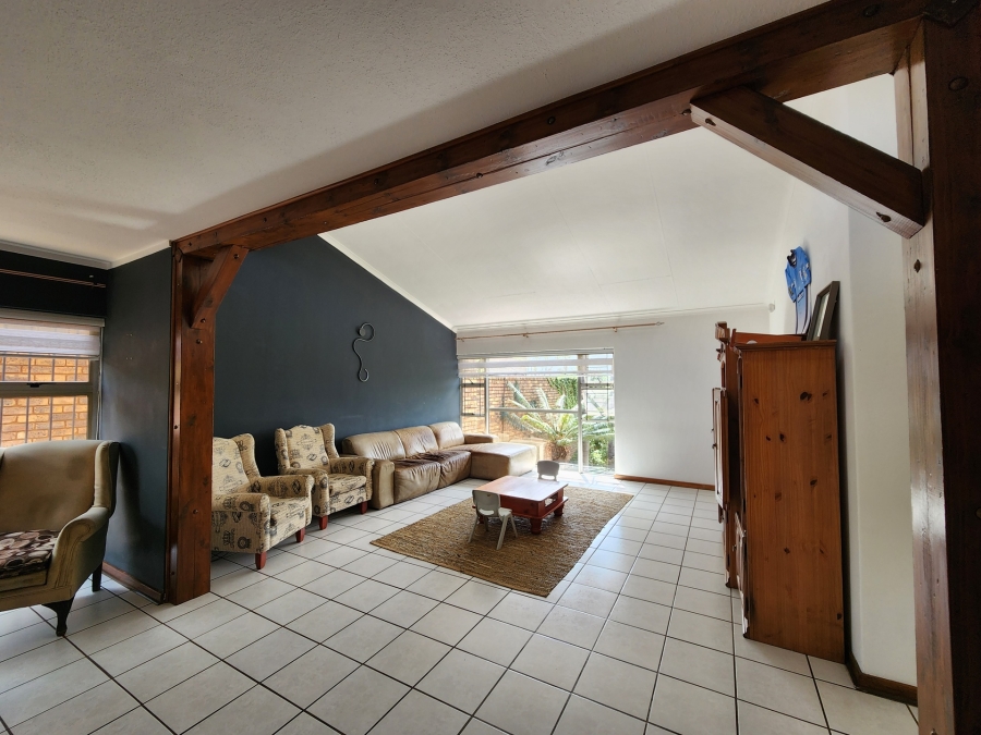 3 Bedroom Property for Sale in La Montagne Gauteng